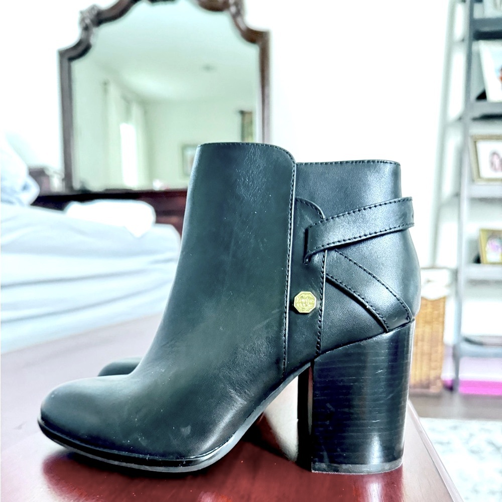Louise Et Cle Tango boots in size 4.